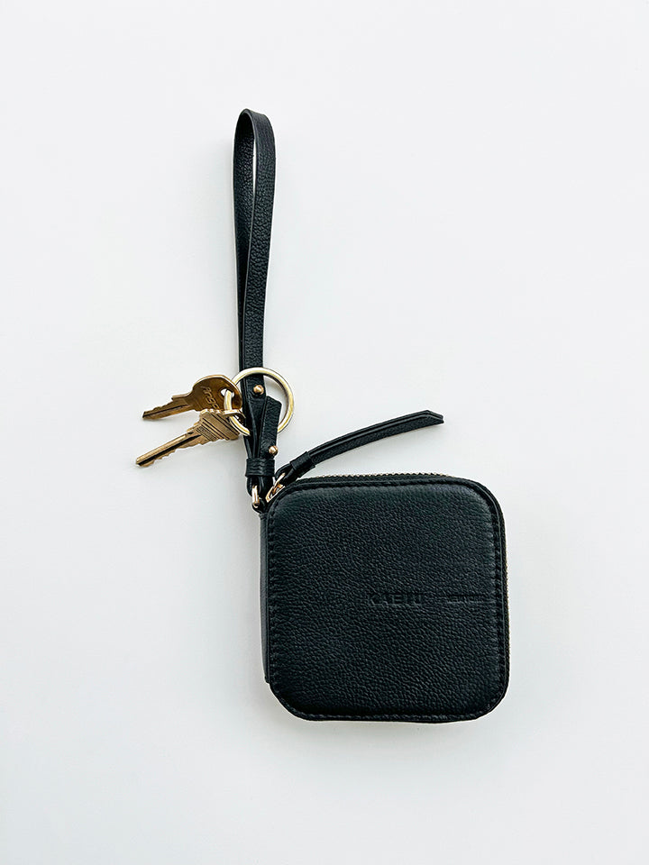 Burberry Link Detail Leather Ziparound Wallet